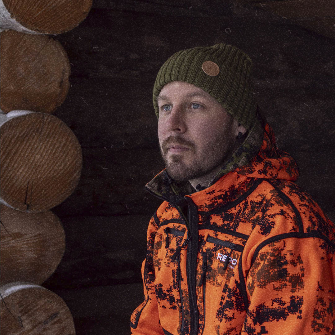 Raw merino beanie Repo X with leather label green