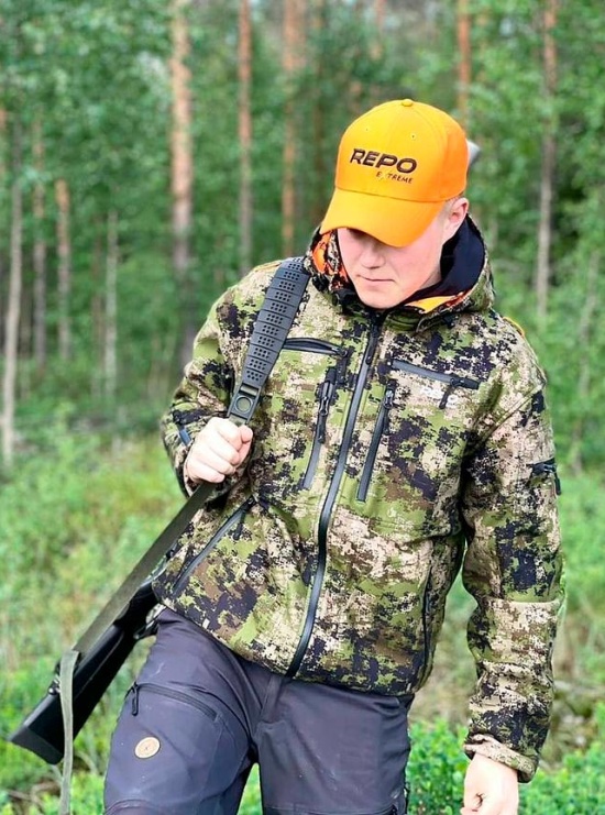 Karelia Dark xFade hunting suit and embroidered orange cap