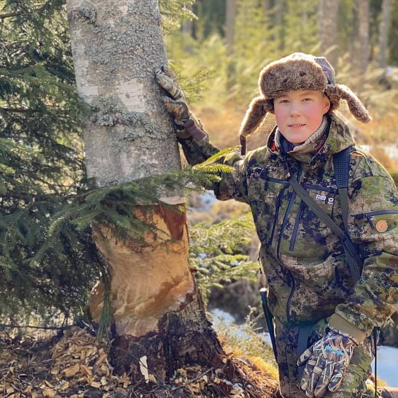 Karelia Dark xFade hunting suit worn by a hunter on a beaver hunt