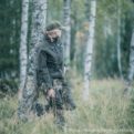 Repo Extreme Karelia Forest Green metsästyspuku mallin päällä kuvattuna metsässä