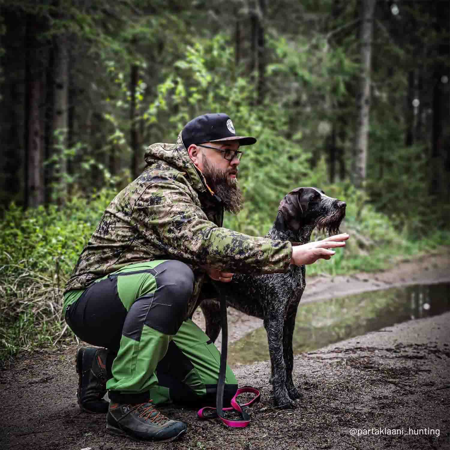Nokko Green men's outdoor trousers and Karelia Dark xFade hunting jacket
